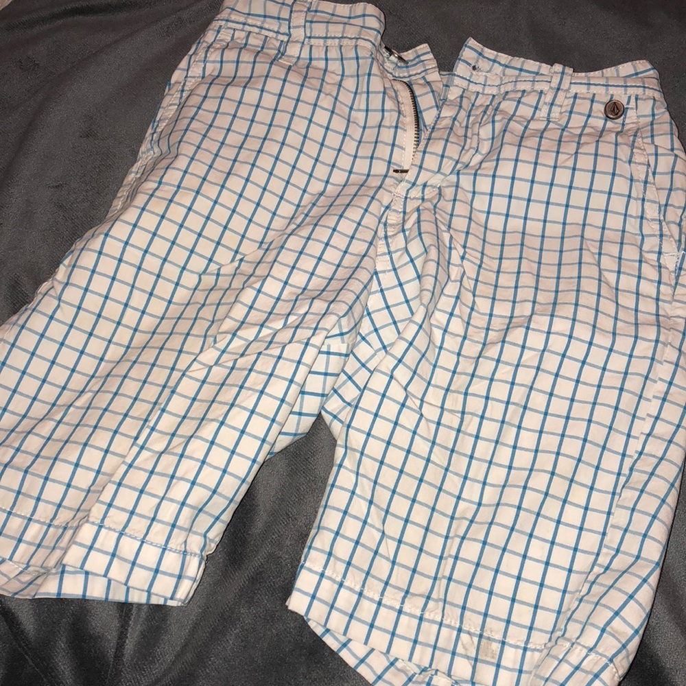 Volcom boys shorts. Sz 8. White with light blue